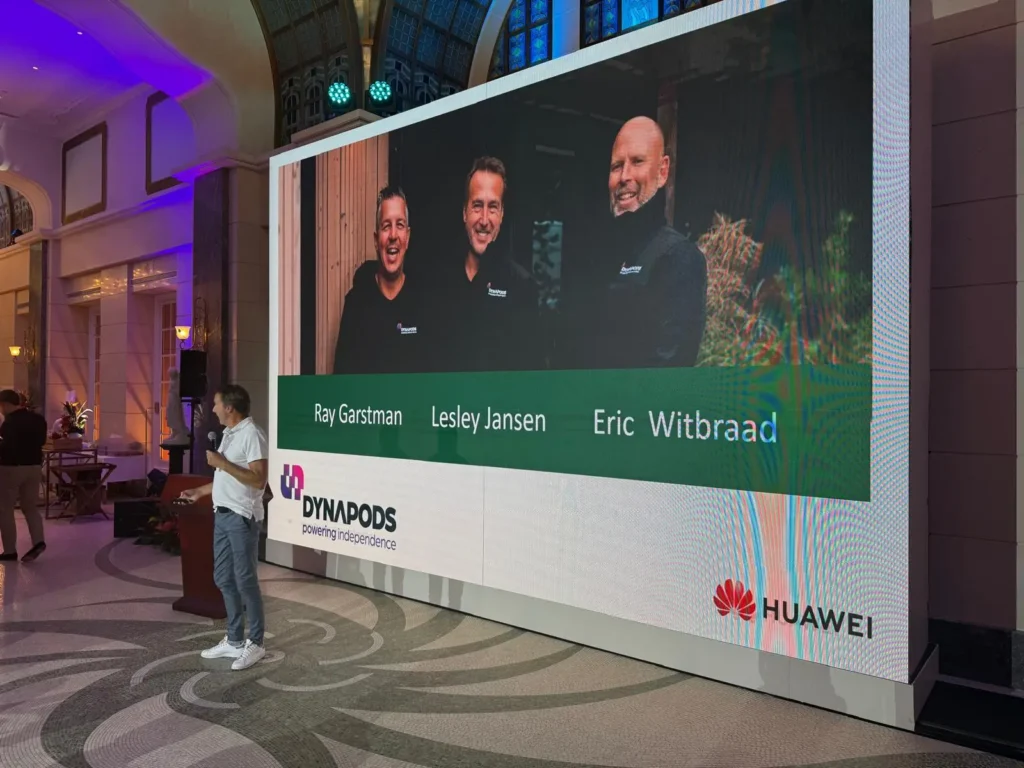 Eric van Dynapods geeft een presentatie bij het hoofdkantoor van Huawei in China