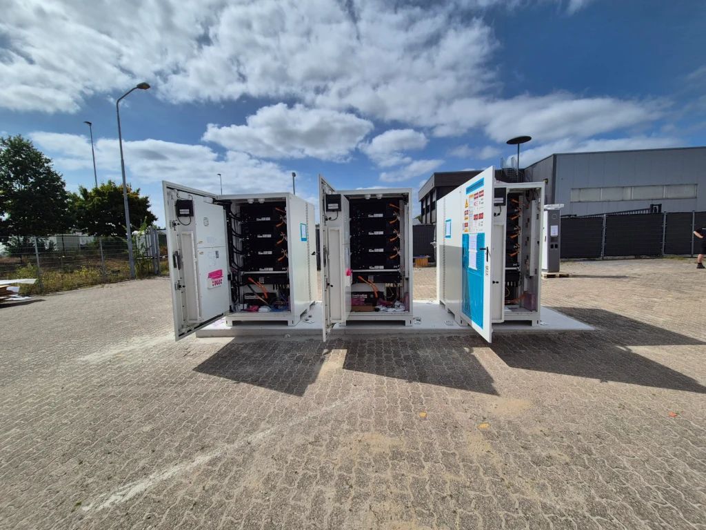 Megawatt High-Power Laadhub & Energieopslag Someren